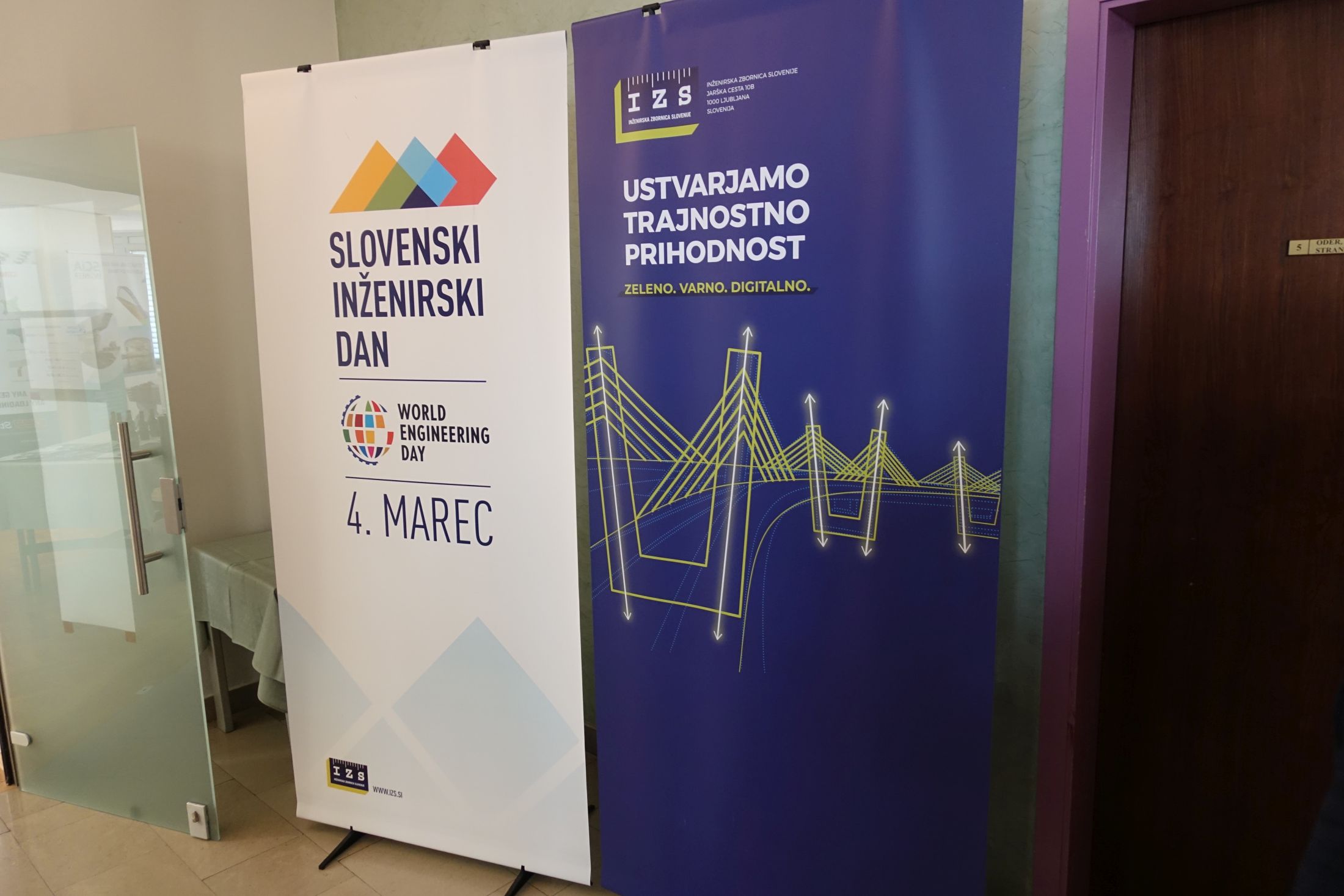 v galerijo ->